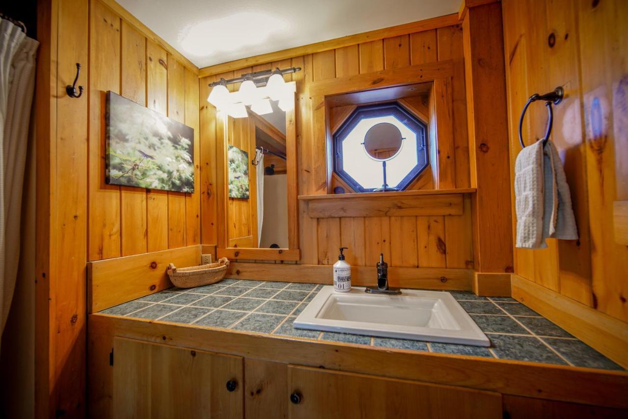 Hébergement de vacances Serene Mountain Getaway, Hot Tub, Sauna, View, Swim, Fish, Hiking, Ev Plugin